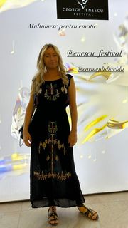 Laura Cosoi feet photo 7