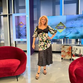 Laura Cosoi feet photo 3