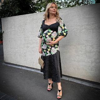 Laura Cosoi feet photo 16