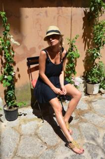 Laura Cosoi feet photo 12