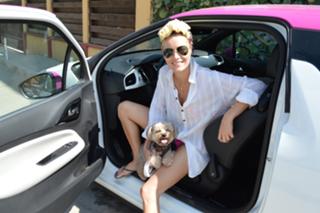 Laura Cosoi feet photo 16