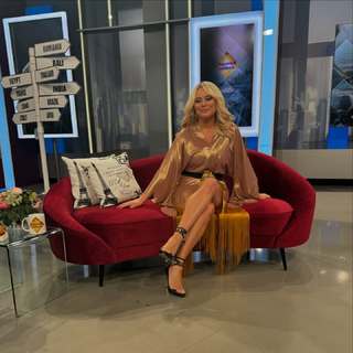 Laura Cosoi feet photo 2