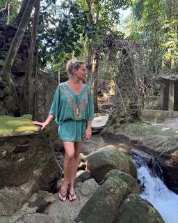 Laura Cosoi feet photo 18