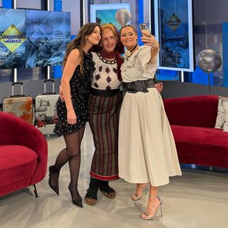 Laura Cosoi feet photo 15