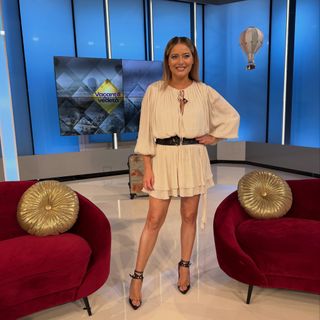 Laura Cosoi feet photo 2