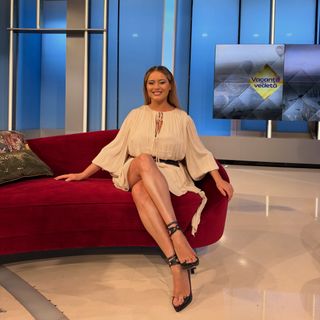 Laura Cosoi feet photo 1