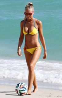 Laura Cremaschi feet photo 8