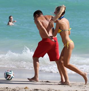 Laura Cremaschi feet photo 9