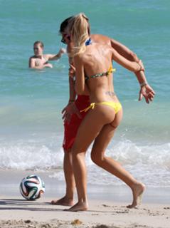Laura Cremaschi feet photo 8
