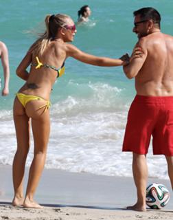 Laura Cremaschi feet photo 6
