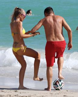 Laura Cremaschi feet photo 5