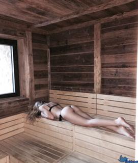 Laura Cremaschi feet photo 2