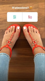 Laura Cremaschi feet photo 2