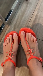 Laura Cremaschi feet photo 17