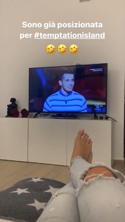 Laura Cremaschi feet photo 20