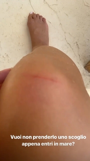 Laura Cremaschi feet photo 11