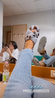 Laura Cremaschi feet photo 3