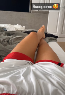 Laura Cremaschi feet photo 9