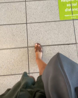 Laura Cremaschi feet photo 6