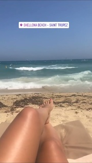 Laura Cremaschi feet photo 2