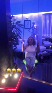 Laura Cremaschi feet photo 5