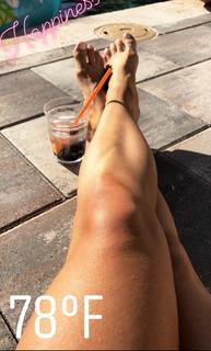 Laura Dennis feet photo 19