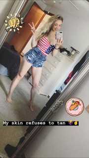 Laura Dennis feet photo 8