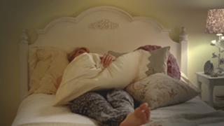 Laura Dern feet photo thumbnail
