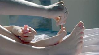Laura Dern feet photo thumbnail