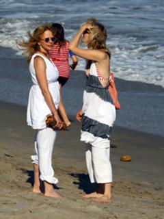 Laura Dern feet photo thumbnail