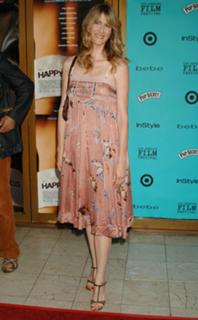 Laura Dern feet photo thumbnail