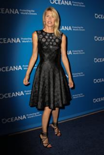 Laura Dern feet photo thumbnail