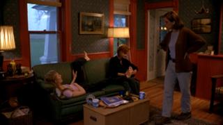 Laura Dern feet photo thumbnail