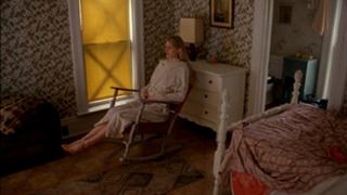 Laura Dern feet photo thumbnail