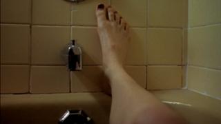 Laura Dern feet photo thumbnail