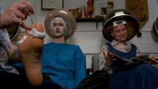 Laura Dern feet photo thumbnail