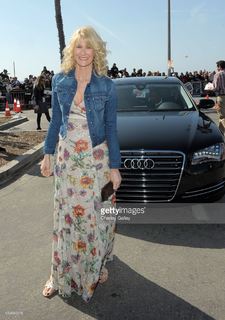 Laura Dern feet photo thumbnail