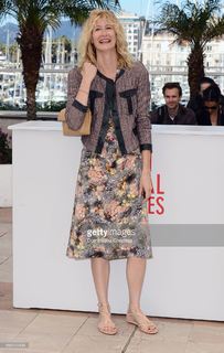 Laura Dern feet photo thumbnail