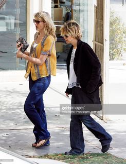 Laura Dern feet photo thumbnail