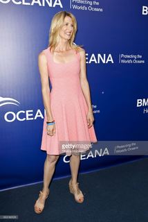 Laura Dern feet photo thumbnail