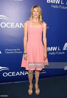 Laura Dern feet photo thumbnail