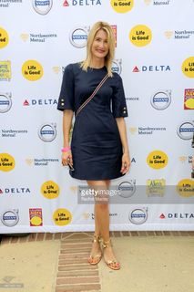 Laura Dern feet photo thumbnail