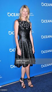 Laura Dern feet photo thumbnail