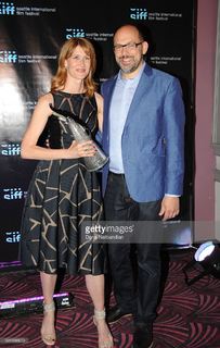 Laura Dern feet photo thumbnail