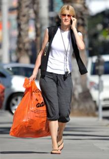 Laura Dern feet photo thumbnail