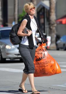 Laura Dern feet photo thumbnail