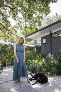 Laura Dern feet photo thumbnail