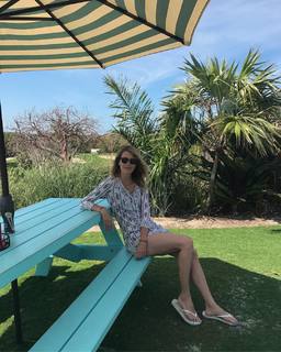 Laura Dern feet photo thumbnail