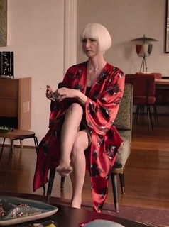 Laura Dern feet photo thumbnail