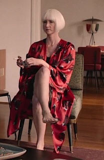 Laura Dern feet photo thumbnail